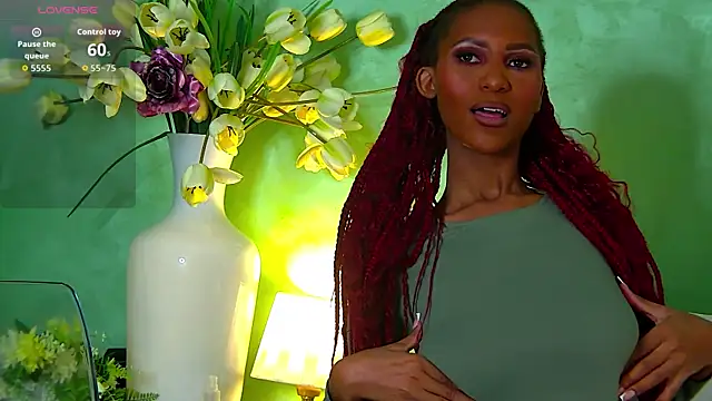 Snapshot of Izzie_Sugar chatting on 10.09.25 Izzie Sugar online show from 10.09.25