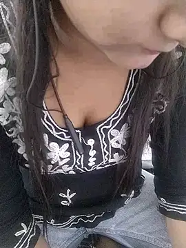 Snapshot of Kavya_Rathore chatting on 11.20.25 Kavya Rathore online show from 11.20.25