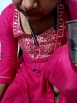 Snapshot of Kavya_Rathore chatting on 12.15.25 Kavya Rathore online show from 12.15.25