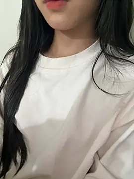 Snapshot of Desi_sara chatting on 09.24.25 Desi sara online show from 09.24.25