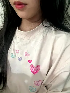 Snapshot of Desi_sara chatting on 10.05.25 Desi sara online show from 10.05.25