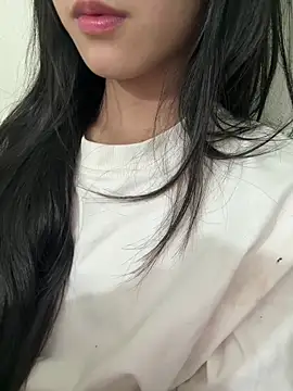 Snapshot of Desi_sara chatting on 10.29.25 Desi sara online show from 10.29.25