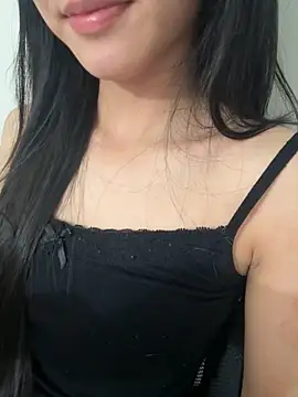 Snapshot of Desi_sara chatting on 11.02.25 Desi sara online show from 11.02.25