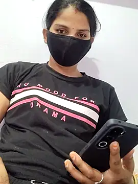 Snapshot of poojam93 chatting on 09.29.25 poojam93 online show from 09.29.25