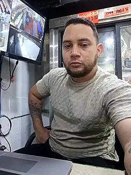 Snapshot of Catire10_ chatting on 12.15.25 Catire10 online show from 12.15.25