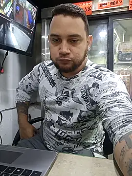 Snapshot of Catire10_ chatting on 12.17.25 Catire10 online show from 12.17.25