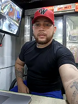 Snapshot of Catire10_ chatting on 12.18.25 Catire10 online show from 12.18.25