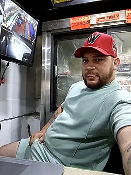 Snapshot of Catire10_ chatting on 12.19.25 Catire10 online show from 12.19.25