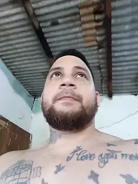 Snapshot of Catire10_ chatting on 12.21.25 Catire10 online show from 12.21.25