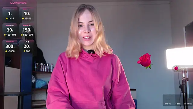 Snapshot of Alismoona chatting on 11.26.25 Alismoona online show from 11.26.25