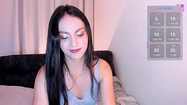 sarah saenz  online show from 04.28.26