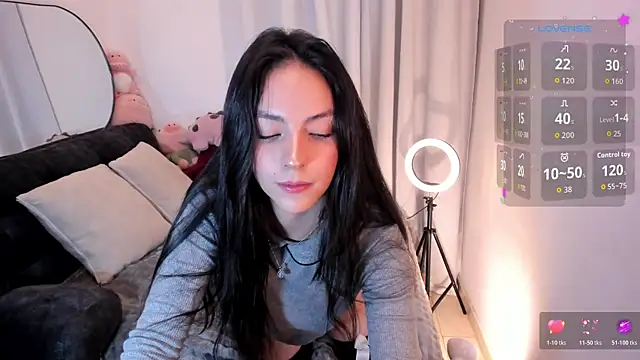 sarah saenz  online show from 07.10.26