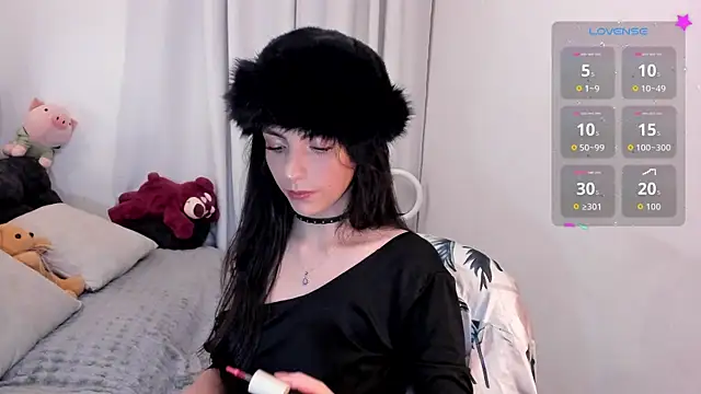 sarah saenz  online show from 08.01.26