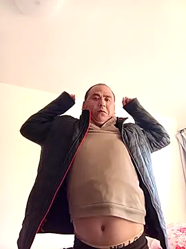 Snapshot of CWQ123 chatting on 10.25.25 CWQ123 online show from 10.25.25