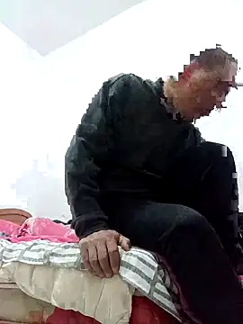 Snapshot of CWQ123 chatting on 11.27.25 CWQ123 online show from 11.27.25