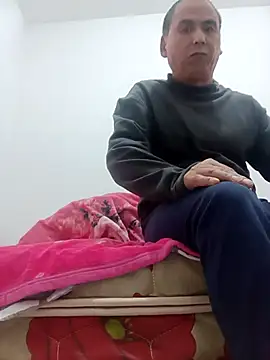 Snapshot of CWQ123 chatting on 11.29.25 CWQ123 online show from 11.29.25