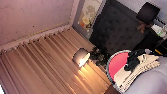 Snapshot of asiangorgeouspetite chatting on 11.24.25 asiangorgeouspetite online show from 11.24.25