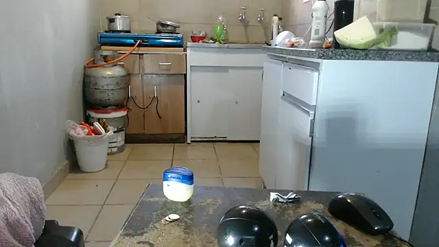 Snapshot of YummySyriaxoxo chatting on 10.08.25 YummySyriaxoxo online show from 10.08.25