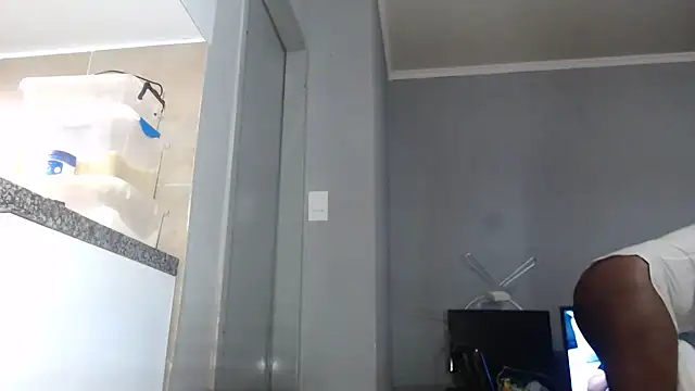 Snapshot of YummySyriaxoxo chatting on 10.18.25 YummySyriaxoxo online show from 10.18.25