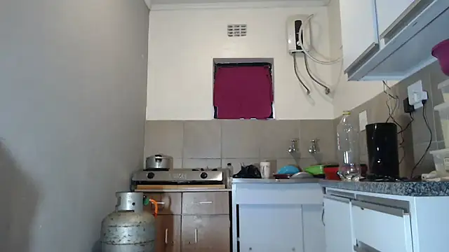 Snapshot of YummySyriaxoxo chatting on 11.12.25 YummySyriaxoxo online show from 11.12.25