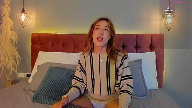 Snapshot of victoria_decapri chatting on 10.03.25 victoria decapri online show from 10.03.25