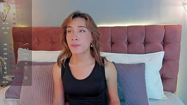 Snapshot of victoria_decapri chatting on 11.19.25 victoria decapri online show from 11.19.25