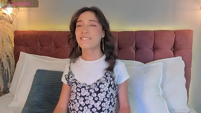 Snapshot of victoria_decapri chatting on 11.23.25 victoria decapri online show from 11.23.25