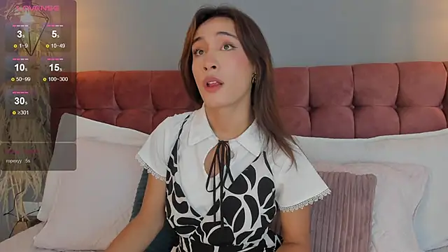 Snapshot of victoria_decapri chatting on 12.15.25 victoria decapri online show from 12.15.25