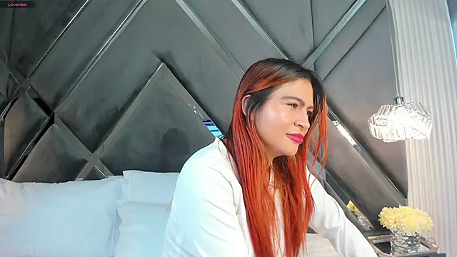 CoraimaSahin online show from 12.17.25