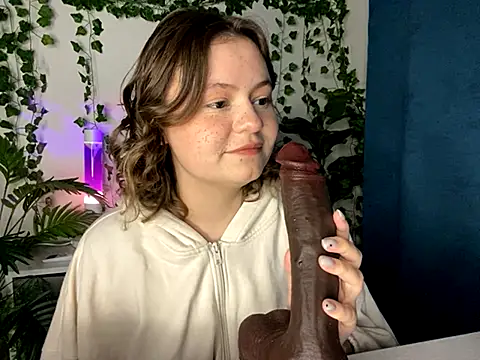 MoonIvy  online show from 11.21.25