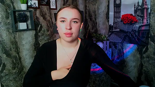 Snapshot of JuliaTopp_ chatting on 10.04.25 JuliaTopp  online show from 10.04.25