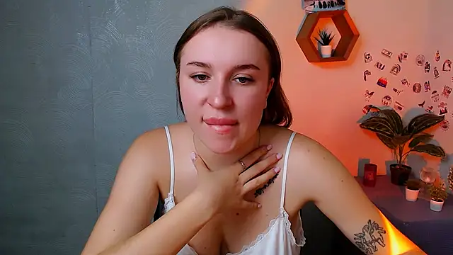 Snapshot of JuliaTopp_ chatting on 10.10.25 JuliaTopp  online show from 10.10.25