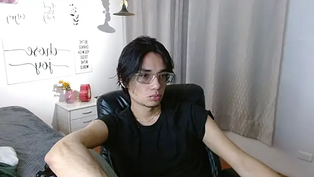 Snapshot of davoxer chatting on 09.25.25 davoxer online show from 09.25.25