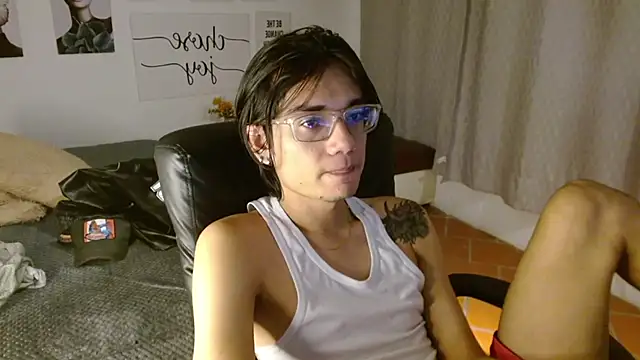 Snapshot of davoxer chatting on 10.12.25 davoxer online show from 10.12.25