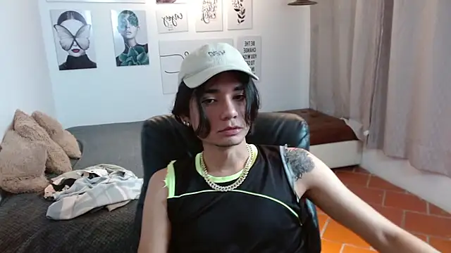 Snapshot of davoxer chatting on 10.25.25 davoxer online show from 10.25.25