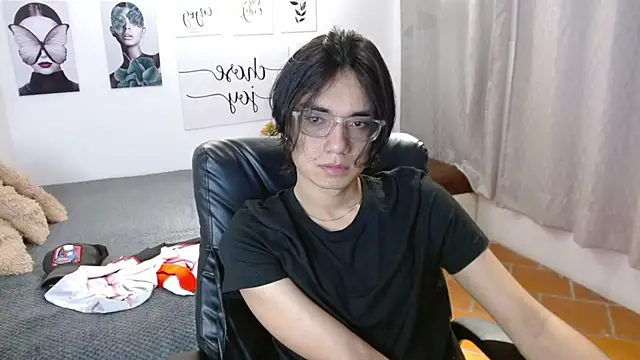 Snapshot of davoxer chatting on 10.26.25 davoxer online show from 10.26.25