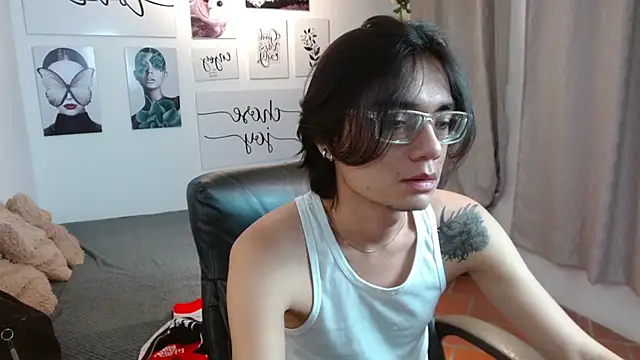 Snapshot of davoxer chatting on 10.29.25 davoxer online show from 10.29.25