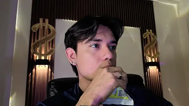 Snapshot of davoxer chatting on 05.17.26 davoxer online show from 05.17.26