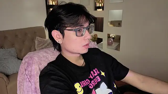 Snapshot of davoxer chatting on 06.19.26 davoxer online show from 06.19.26