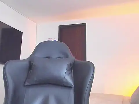 Snapshot of RJBarto chatting on 09.25.25 RJBarto online show from 09.25.25