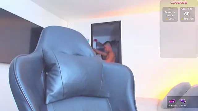 Snapshot of RJBarto chatting on 10.14.25 RJBarto online show from 10.14.25