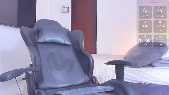 Snapshot of RJBarto chatting on 10.31.25 RJBarto online show from 10.31.25