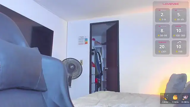 Snapshot of RJBarto chatting on 11.03.25 RJBarto online show from 11.03.25