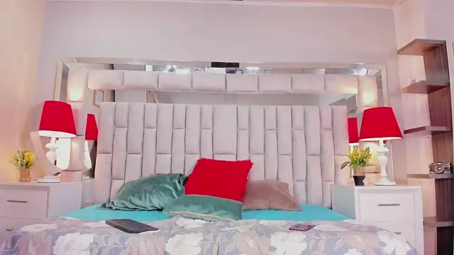 mia rousse25 online show from 10.04.25