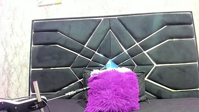 Snapshot of LITTLESUSSYY_ chatting on 09.29.25 LITTLESUSSYY online show from 09.29.25