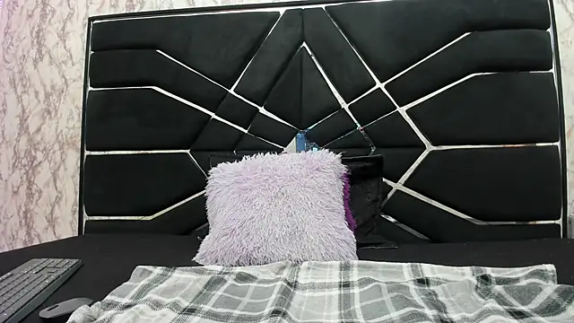 Snapshot of LITTLESUSSYY_ chatting on 10.09.25 LITTLESUSSYY online show from 10.09.25