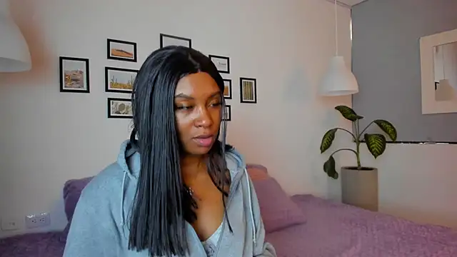 Coco joness online show from 12.04.25