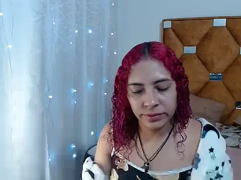 Snapshot of CATTALINAHOT chatting on 04.17.26 CATTALINAHOT online show from 04.17.26