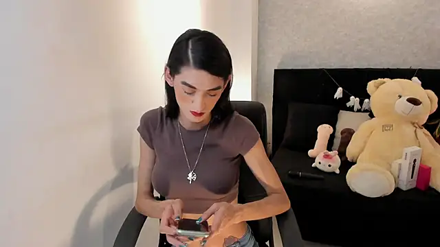 lily cash1 online show from 10.13.25