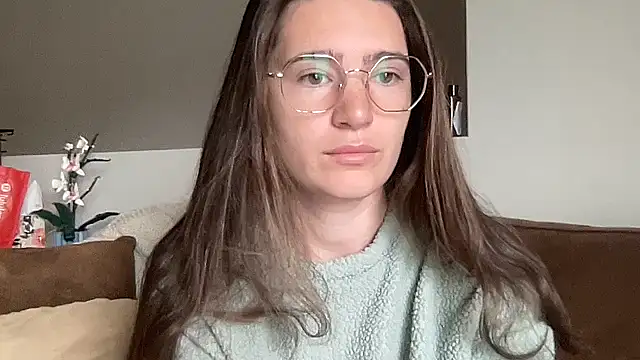 Snapshot of bambifarrina chatting on 09.11.25 bambifarrina online show from 09.11.25